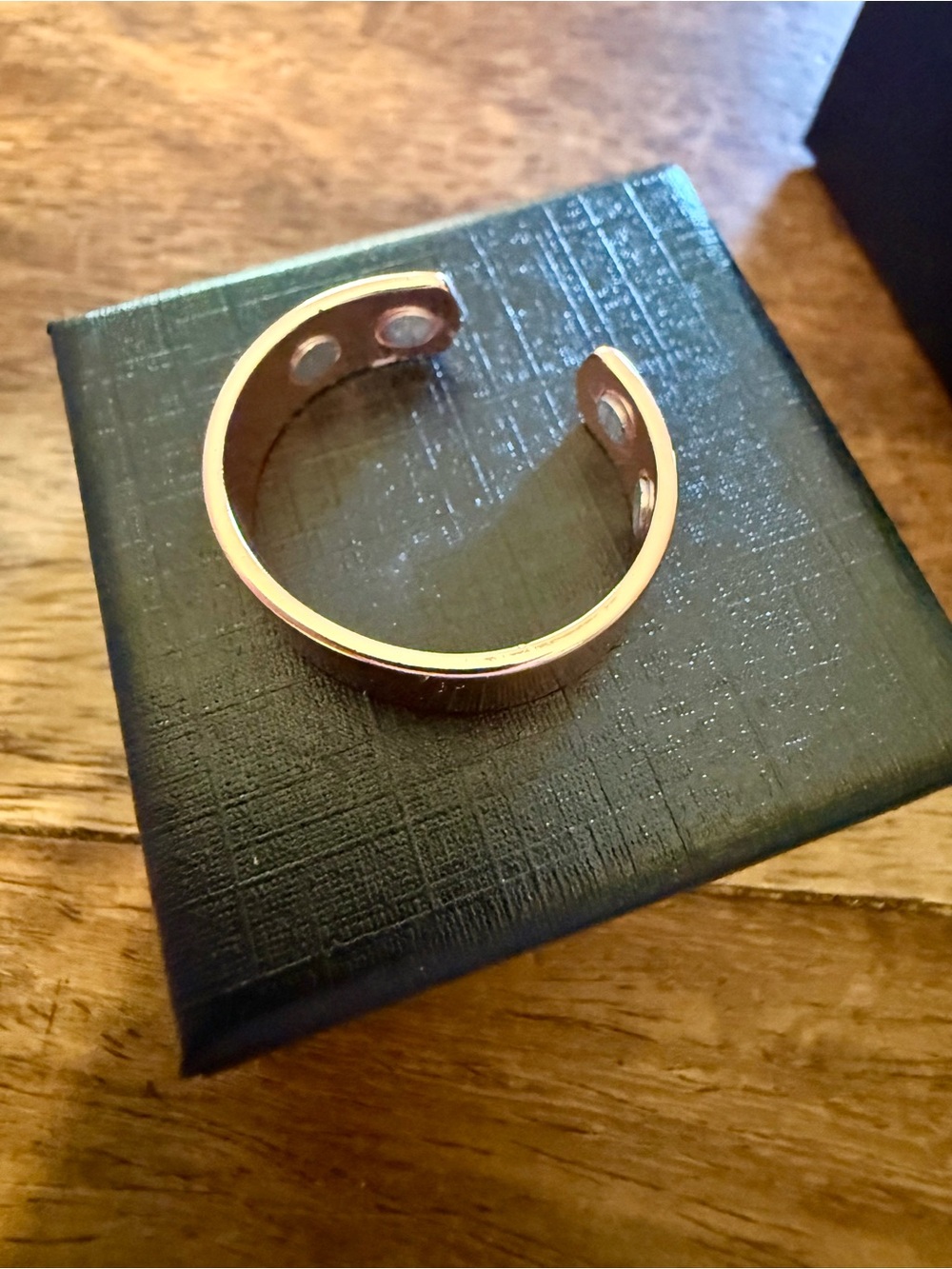New, 2 Auvulis Vitality Acupressure Magnetic Migraine Rings, Gunmetal & Rose - Picture 3 of 12